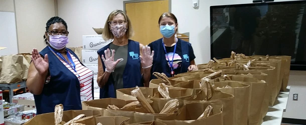 HRC Volunteers Packer Paper Bags with Food